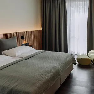 Heinhotel Vienna Airport מלון שווכאט